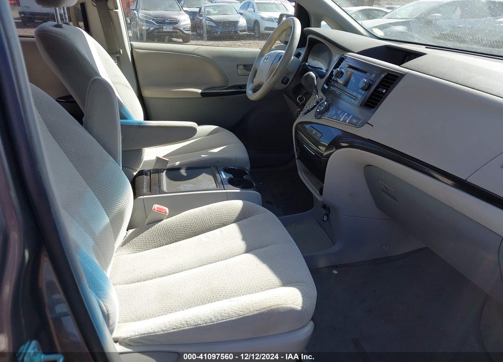 2014 TOYOTA SIENNA LE V6 7 PASSENGER AUTO ACCESS SEAT/LE V6 7 PASSENGER MOBILITY/LE V6 8 PASSENGER VIN: 5TDKK3DC5ES445105