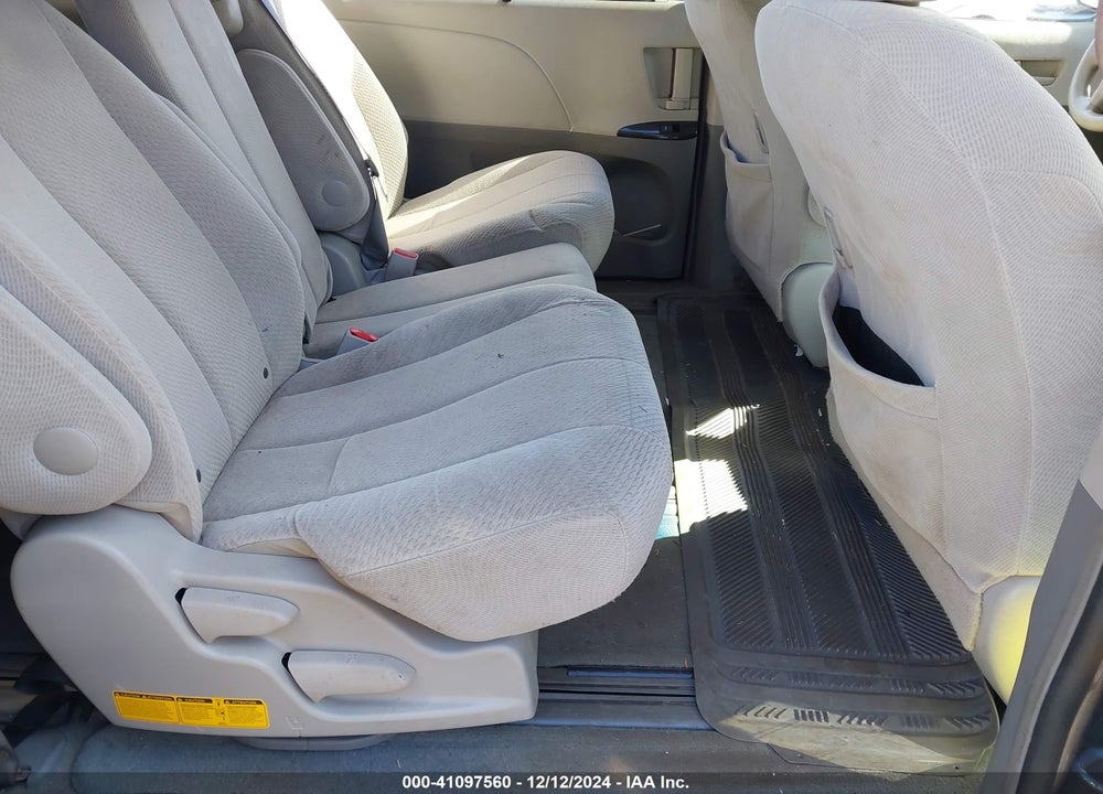 2014 TOYOTA SIENNA LE V6 7 PASSENGER AUTO ACCESS SEAT/LE V6 7 PASSENGER MOBILITY/LE V6 8 PASSENGER VIN: 5TDKK3DC5ES445105