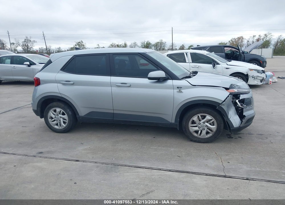 2022 HYUNDAI VENUE VIN: KMHRB8A30NU201823