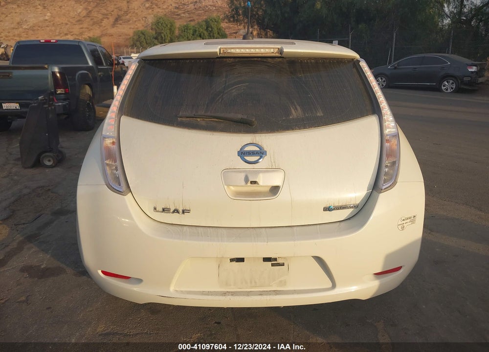 2011 NISSAN LEAF SL VIN: JN1AZ0CP8BT006992