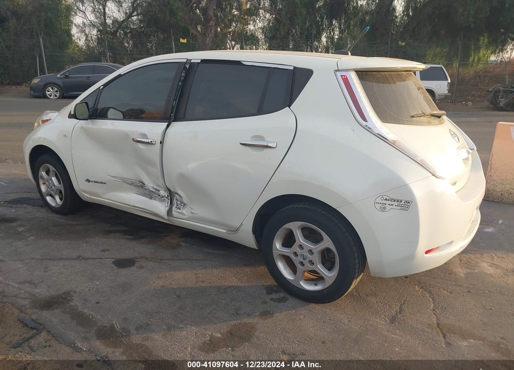 2011 NISSAN LEAF SL VIN: JN1AZ0CP8BT006992