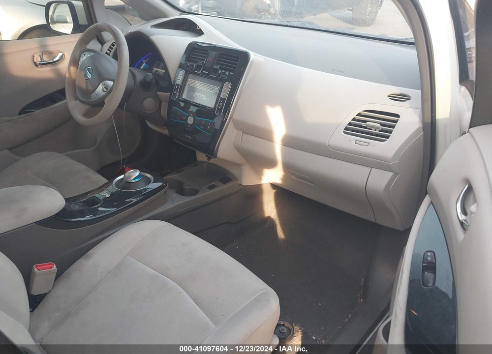 2011 NISSAN LEAF SL VIN: JN1AZ0CP8BT006992