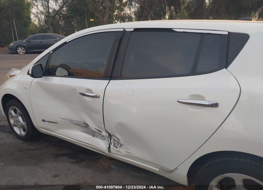 2011 NISSAN LEAF SL VIN: JN1AZ0CP8BT006992
