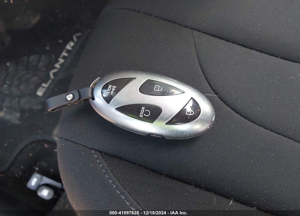 2024 HYUNDAI ELANTRA VIN: KMHLS4DG1RU647854