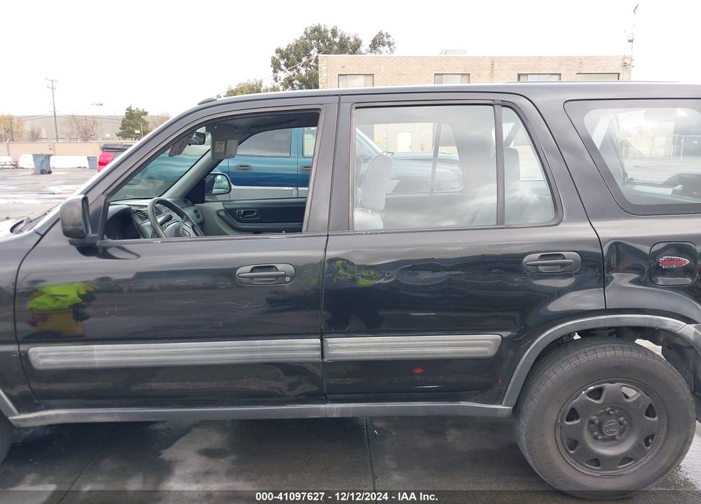 1998 HONDA CR-V LX VIN: JHLRD2843WC017867