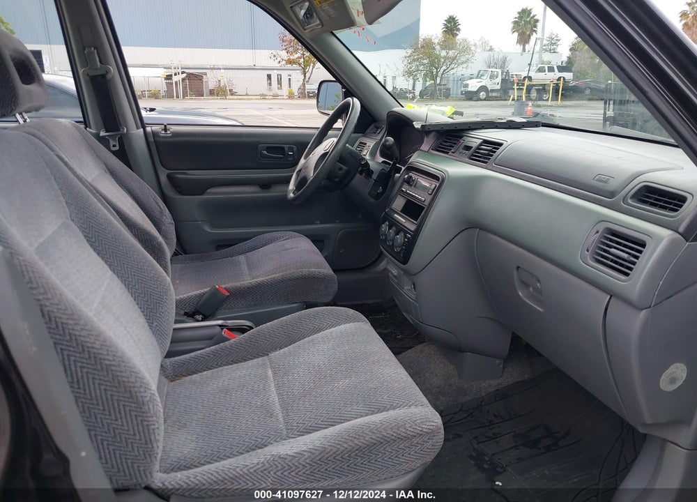 1998 HONDA CR-V LX VIN: JHLRD2843WC017867