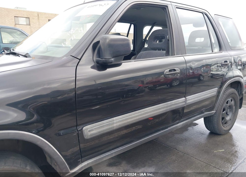 1998 HONDA CR-V LX VIN: JHLRD2843WC017867