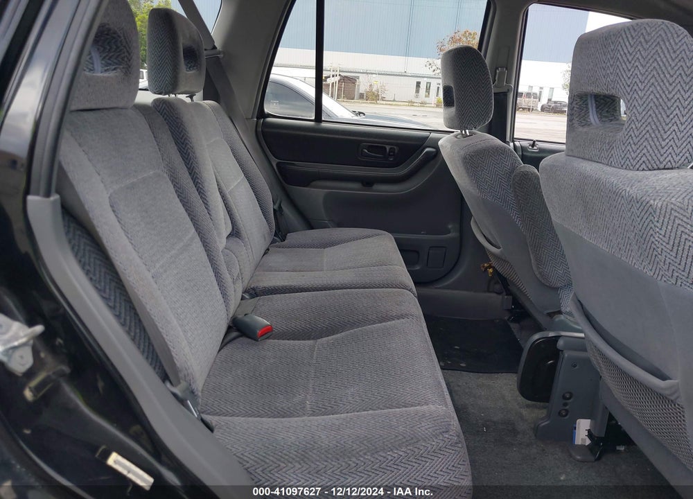 1998 HONDA CR-V LX VIN: JHLRD2843WC017867