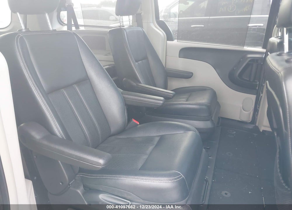 2016 CHRYSLER TOWN & COUNTRY VIN: 2C4RC1CG6GR188536