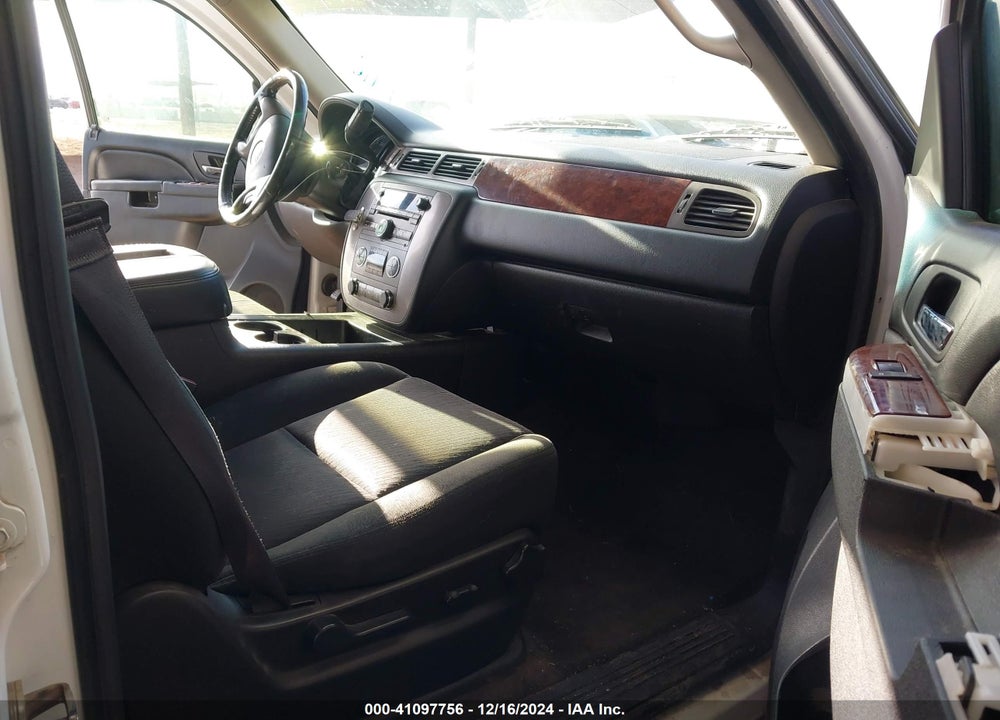 2014 GMC YUKON XL 1500 SLE VIN: 1GKS2HE70ER162581