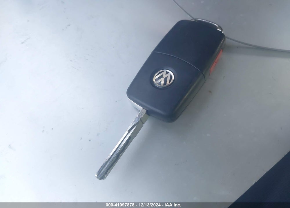 2013 VOLKSWAGEN BEETLE 2.5L VIN: 3VW5P7AT5DM811361