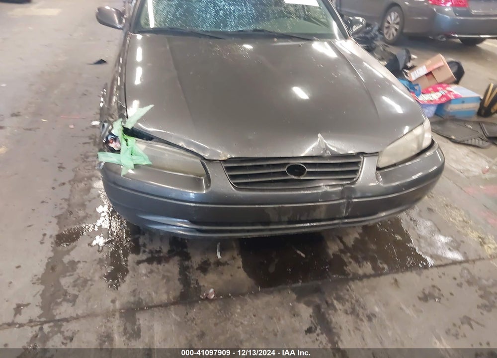 1998 TOYOTA CAMRY CE VIN: 4T1BG22K1WU856371