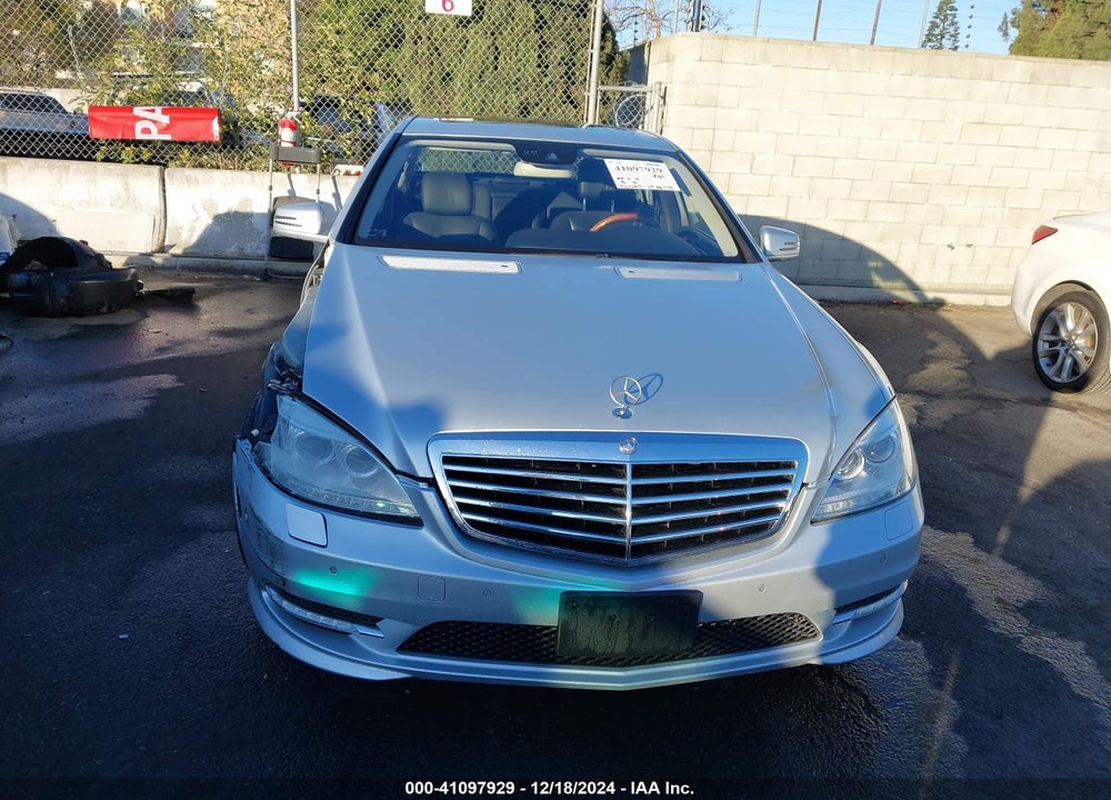 2010 MERCEDES-BENZ S 550 VIN: WDDNG7BB8AA332181