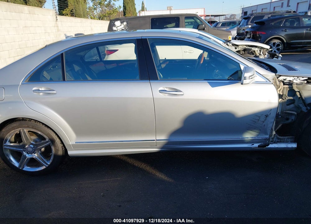 2010 MERCEDES-BENZ S 550 VIN: WDDNG7BB8AA332181