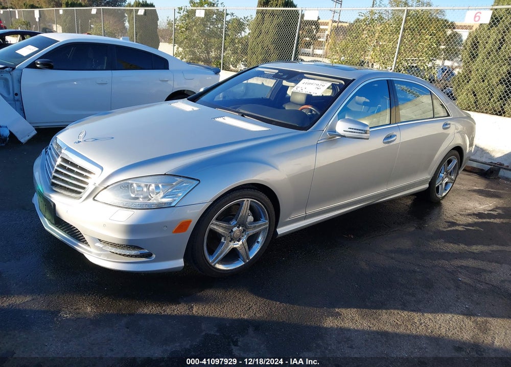 2010 MERCEDES-BENZ S 550 VIN: WDDNG7BB8AA332181