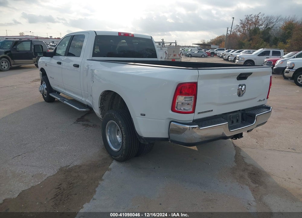 2024 RAM 3500 BIG HORN  4X4 8' BOX VIN: 3C63RRHL2RG289677