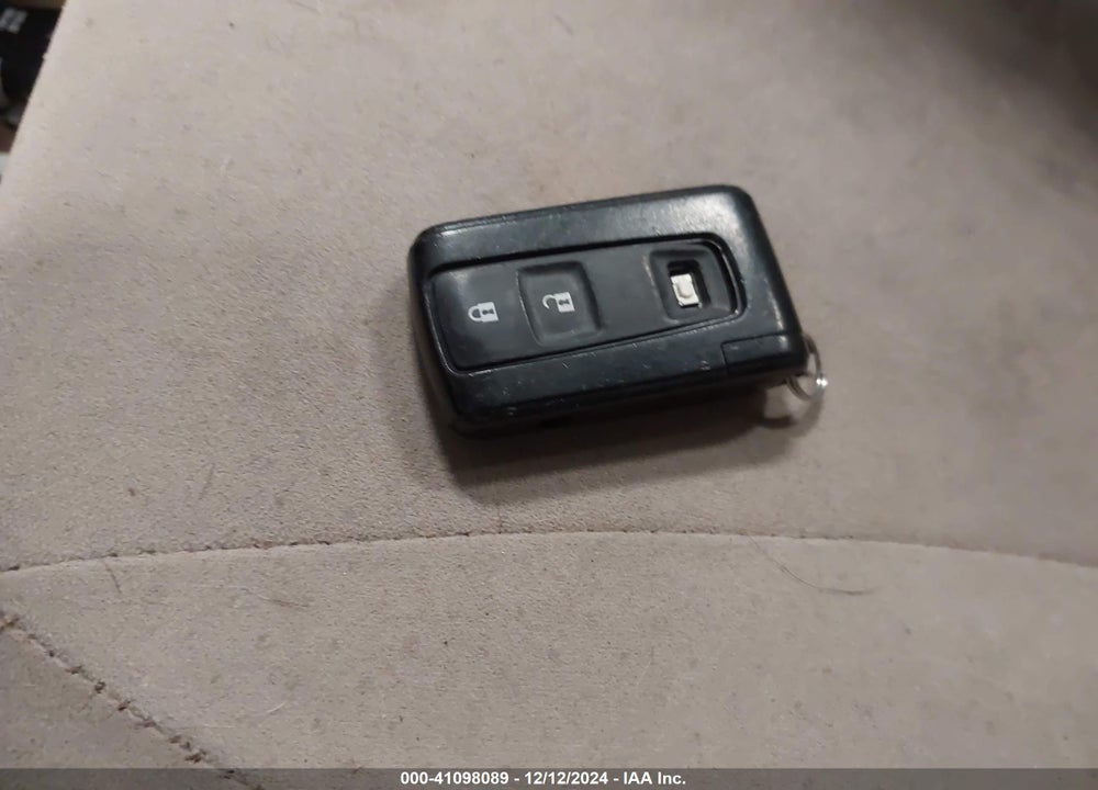 2005 TOYOTA PRIUS VIN: JTDKB20U053080052