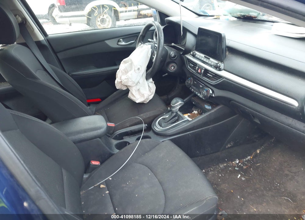 2019 KIA FORTE LXS VIN: 3KPF24AD1KE083428