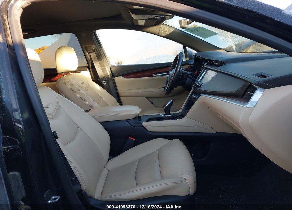 2017 CADILLAC XT5 LUXURY VIN: 1GYKNBRS0HZ105570