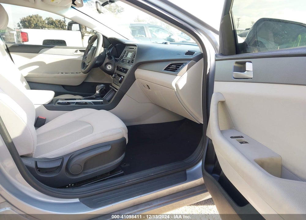 2017 HYUNDAI SONATA VIN: 5NPE24AF1HH570646