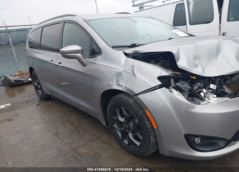 2018 CHRYSLER PACIFICA TOURING L VIN: 2C4RC1BG3JR260690