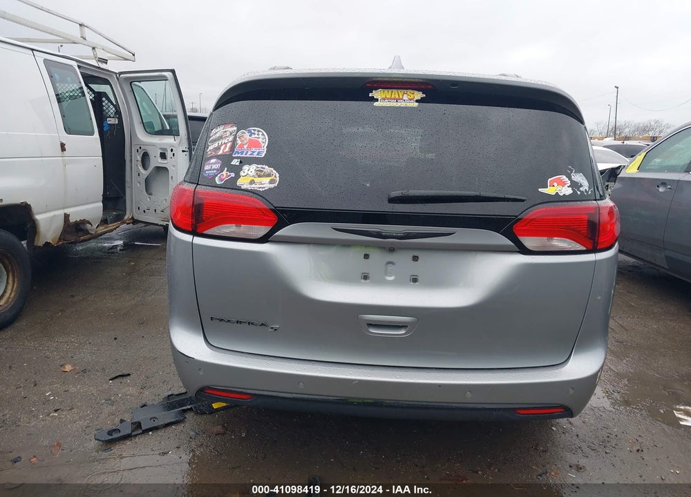2018 CHRYSLER PACIFICA TOURING L VIN: 2C4RC1BG3JR260690
