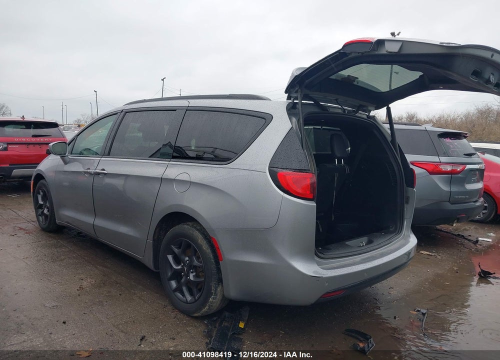 2018 CHRYSLER PACIFICA TOURING L VIN: 2C4RC1BG3JR260690