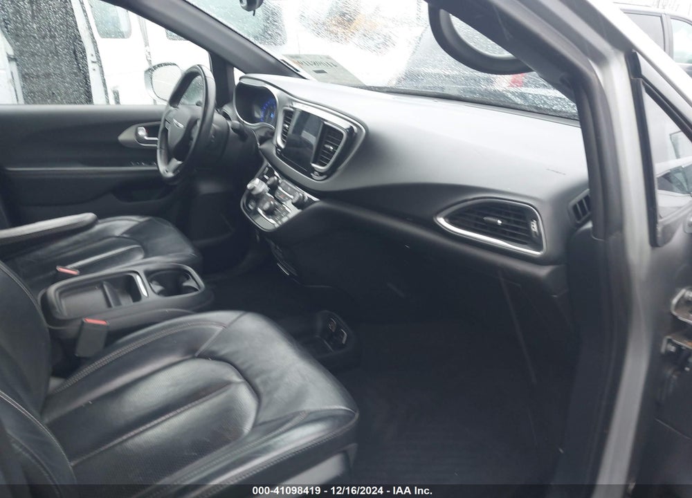 2018 CHRYSLER PACIFICA TOURING L VIN: 2C4RC1BG3JR260690