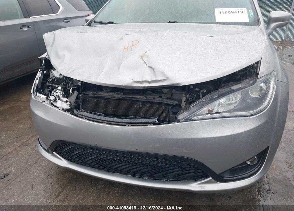 2018 CHRYSLER PACIFICA TOURING L VIN: 2C4RC1BG3JR260690