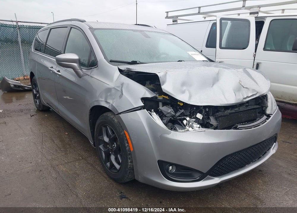 2018 CHRYSLER PACIFICA TOURING L VIN: 2C4RC1BG3JR260690