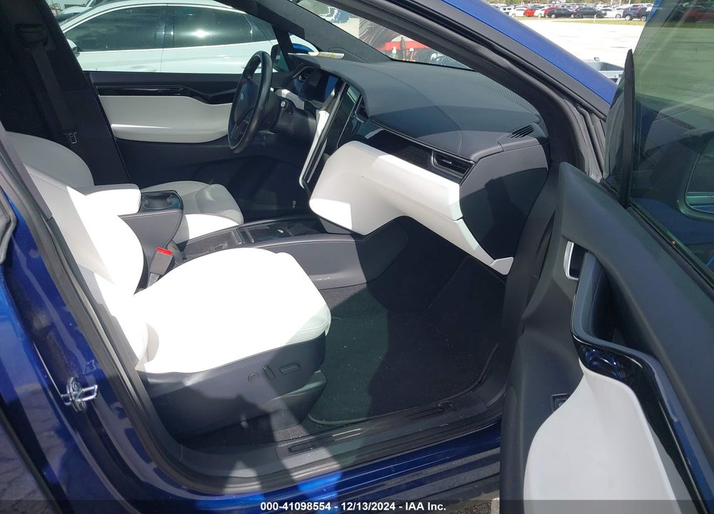 2020 TESLA MODEL X VIN: 5YJXCDE28LF302696