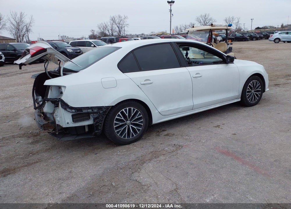2015 VOLKSWAGEN JETTA 1.8T SPORT VIN: 3VWD17AJ1FM216439