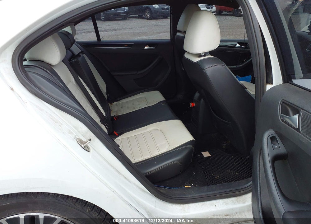 2015 VOLKSWAGEN JETTA 1.8T SPORT VIN: 3VWD17AJ1FM216439