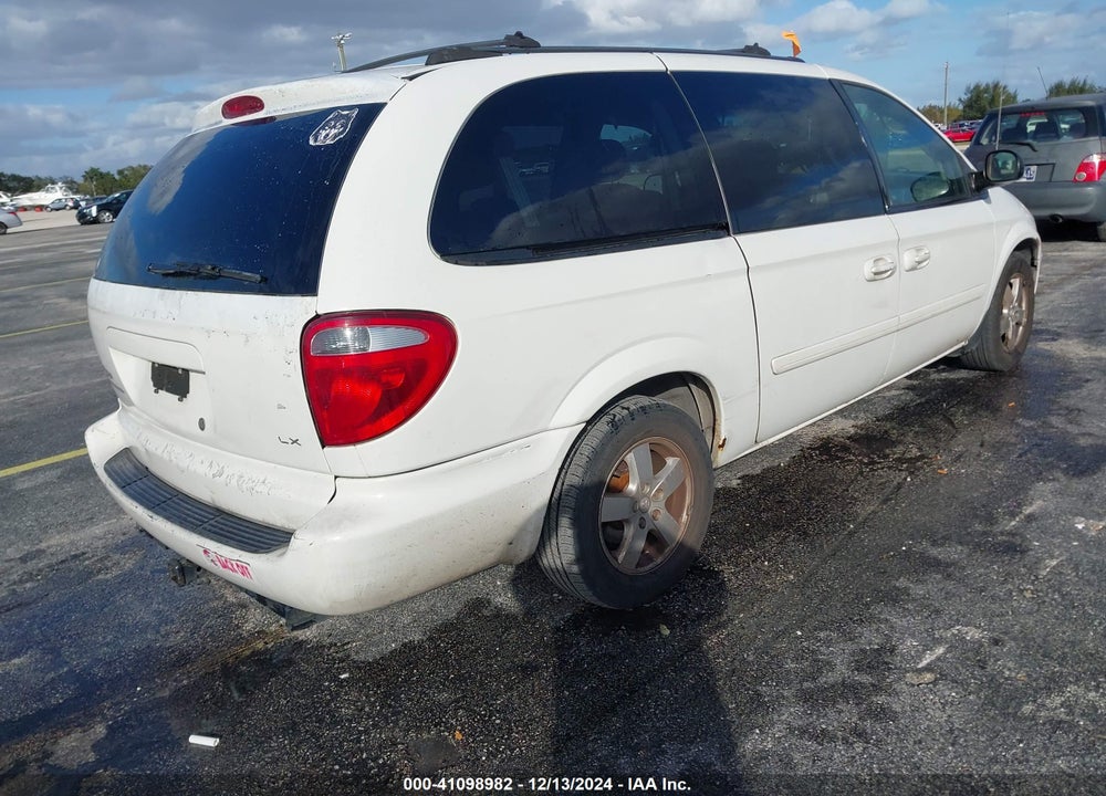 2005 DODGE GRAND CARAVAN SXT VIN: 2D4GP44L15R517247