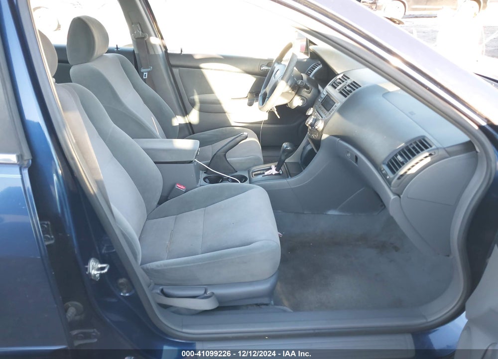 2004 HONDA ACCORD 2.4 LX VIN: 1HGCM56334A026223