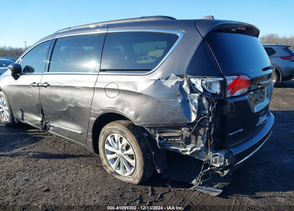 2017 CHRYSLER PACIFICA TOURING L VIN: 2C4RC1BGXHR805259