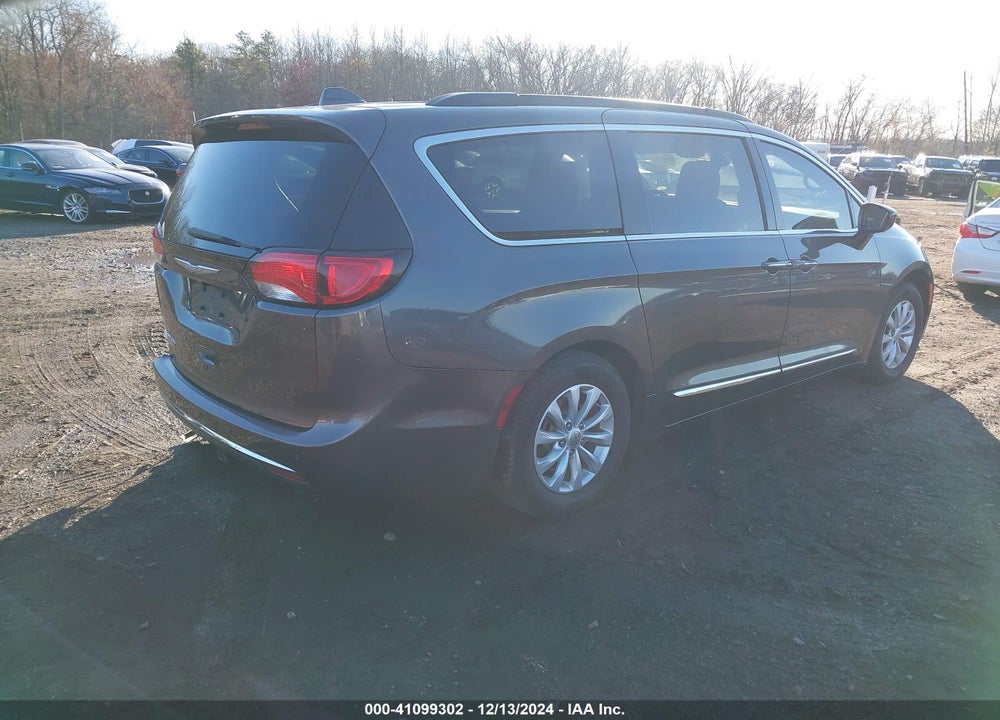 2017 CHRYSLER PACIFICA TOURING L VIN: 2C4RC1BGXHR805259