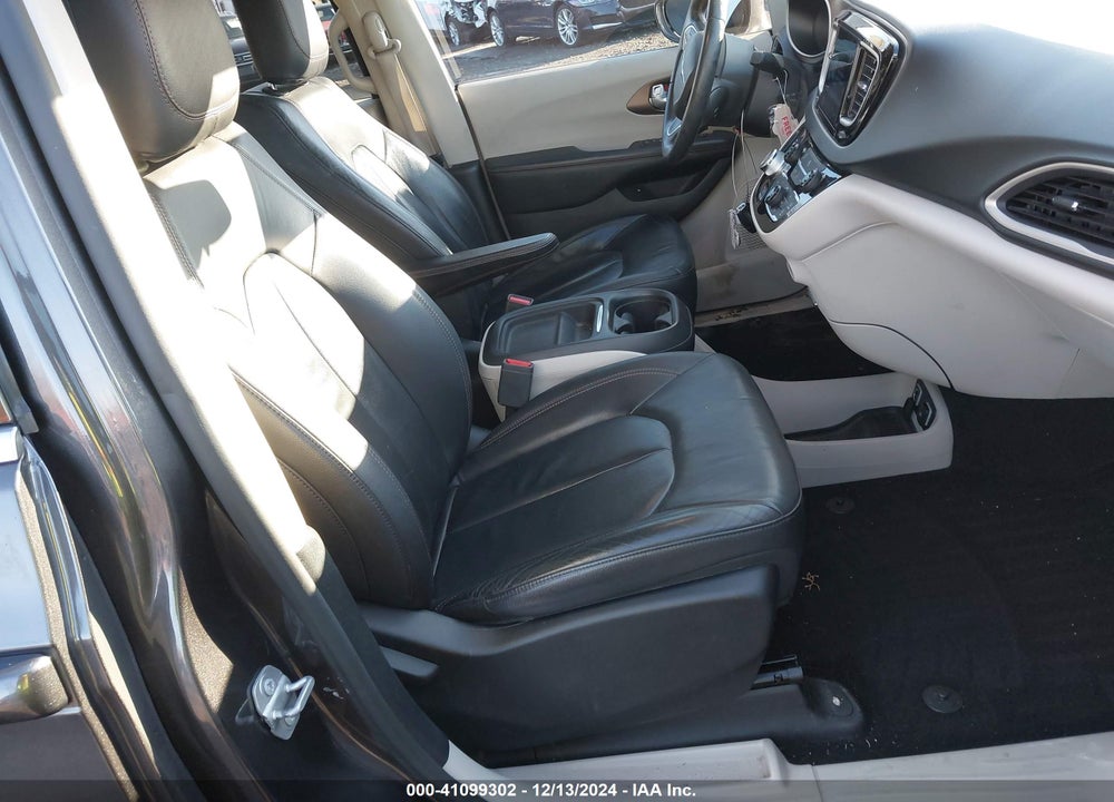 2017 CHRYSLER PACIFICA TOURING L VIN: 2C4RC1BGXHR805259
