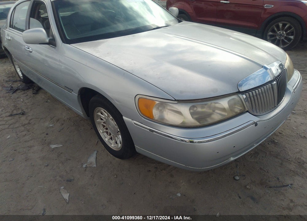 2000 LINCOLN TOWN CAR EXECUTIVE VIN: 1LNHM81W5YY880355