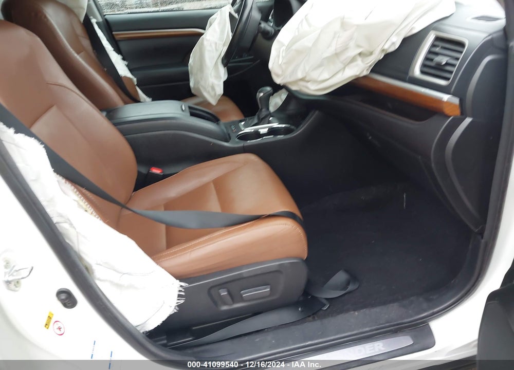 2018 TOYOTA HIGHLANDER LIMITED/PLATINUM VIN: 5TDDZRFH1JS489709