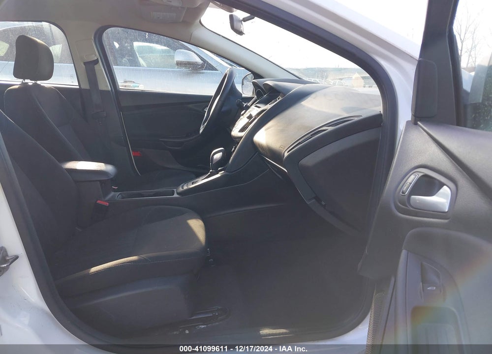 2016 FORD FOCUS SE VIN: 1FADP3F20GL244589