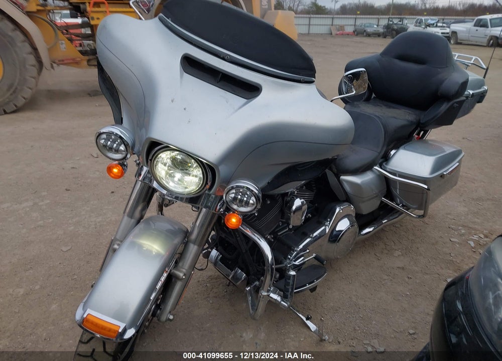 2015 HARLEY-DAVIDSON FLHTCUL ULTRA CLASSIC LOW VIN: 1HD1KDM14FB660188