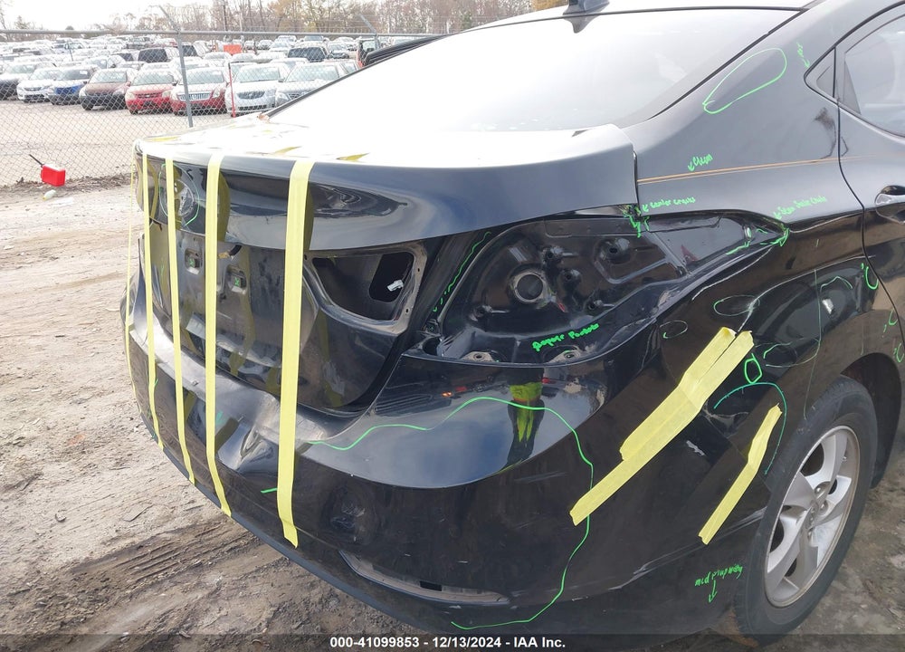 2014 HYUNDAI ELANTRA VIN: KMHDH4AE5EU084033
