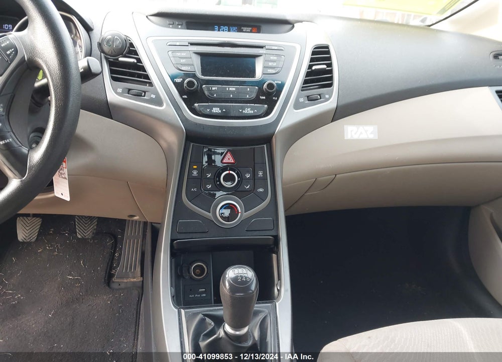 2014 HYUNDAI ELANTRA VIN: KMHDH4AE5EU084033