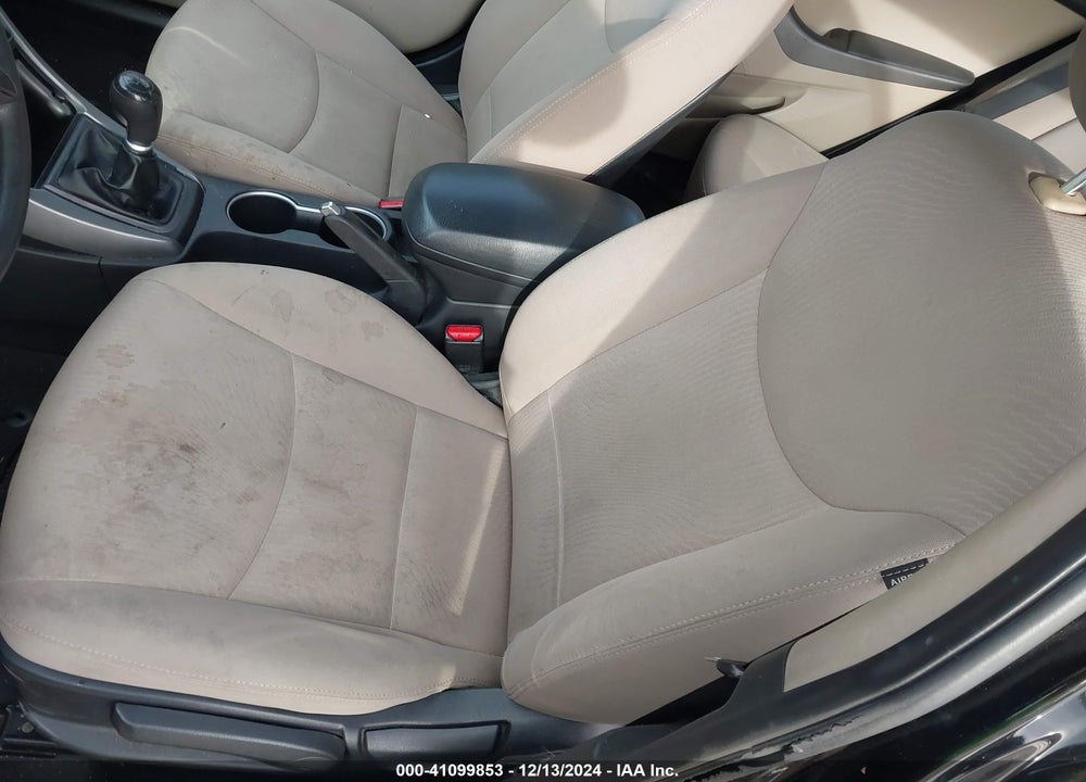 2014 HYUNDAI ELANTRA VIN: KMHDH4AE5EU084033