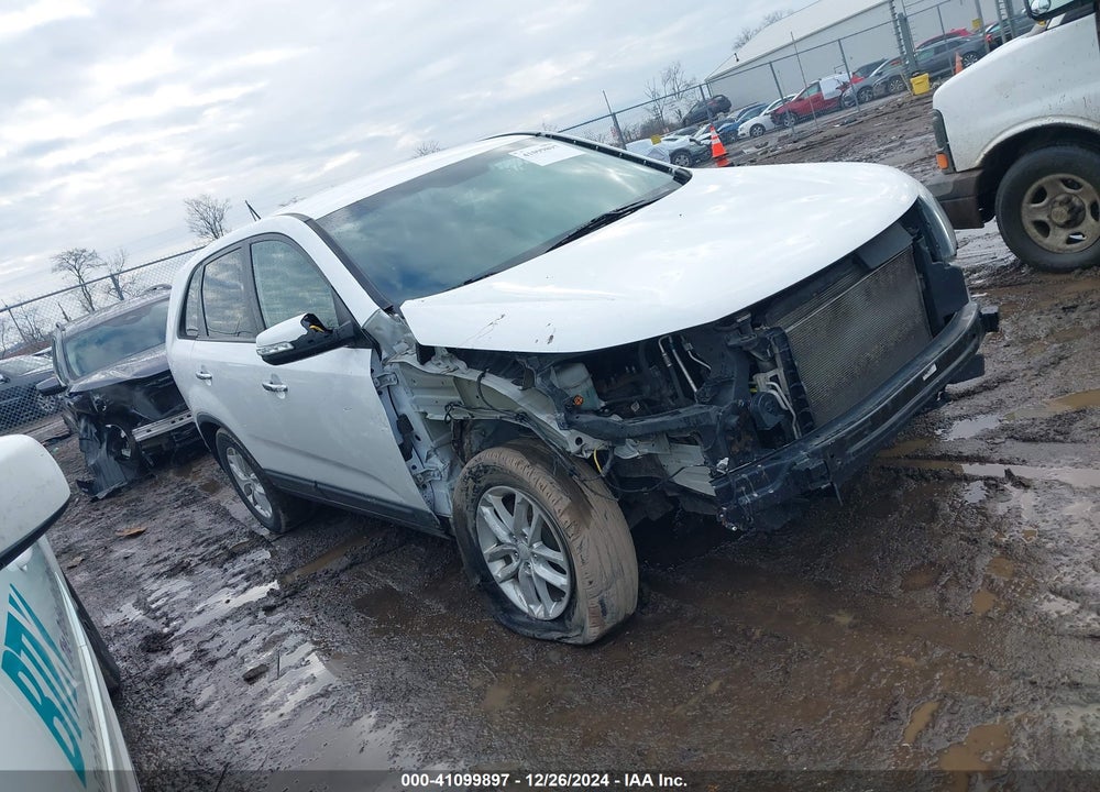 2014 KIA SORENTO LX VIN: 5XYKT3A61EG464047