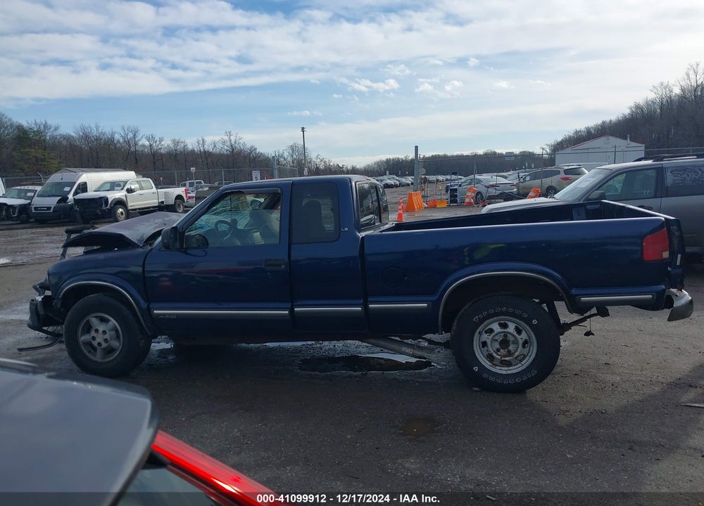 1999 CHEVROLET S-10 LS VIN: 1GCDT19W6X8174415
