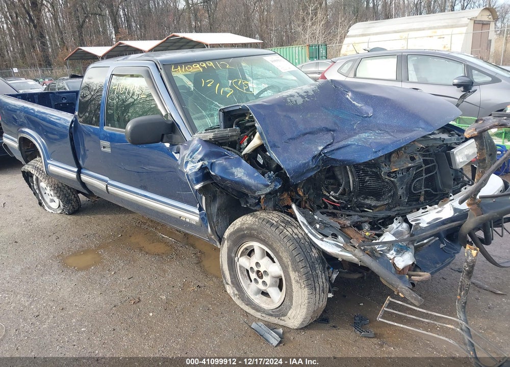 1999 CHEVROLET S-10 LS VIN: 1GCDT19W6X8174415