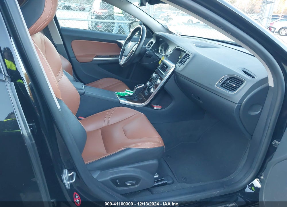 2015 VOLVO V60 CROSS COUNTRY T5 PLATINUM VIN: YV4612HM7F1000264