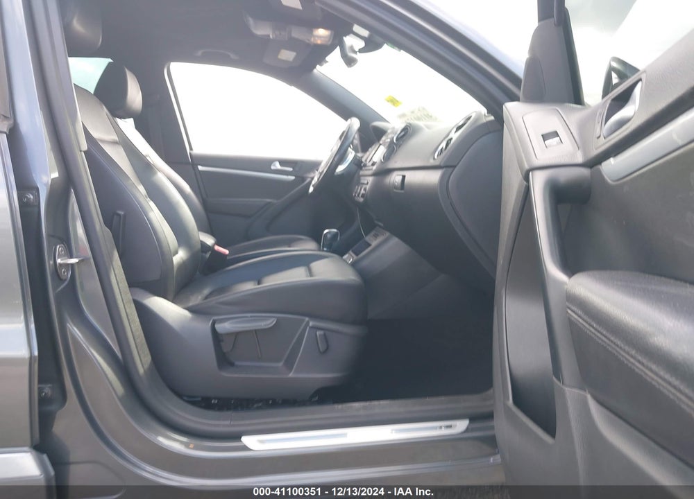 2016 VOLKSWAGEN TIGUAN R-LINE VIN: WVGAV7AX2GW616800